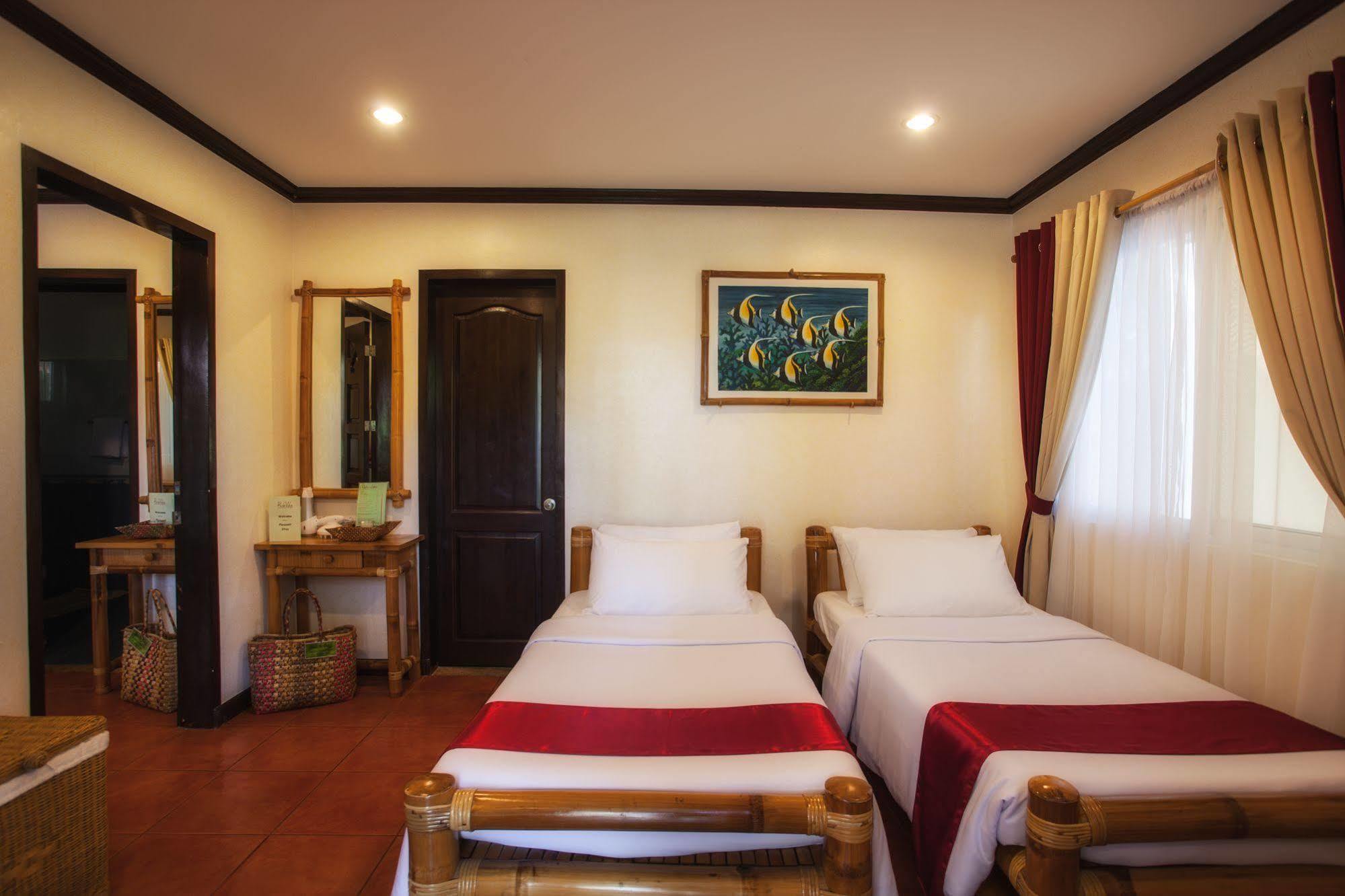 Pura Vida Beach & Dive Resort Dauin Bagian luar foto